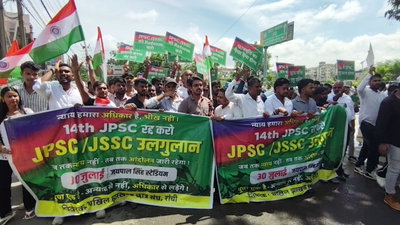 JPSC-JSSC में कथित अनियमितताओं व छात्रवृत्ति को लेकर छात्रों का लोकभवन घेराव