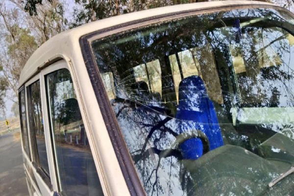 लोहरदगा :  बालू माफियाओं का दुस्साहस, छापेमारी करने गए CO पर जानलेवा हमला