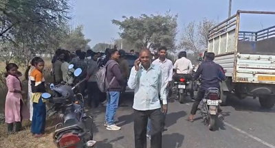 पलामू :  कार-बाइक की जोरदार टक्कर, परिवार के तीन सदस्य गंभीर रूप से घायल