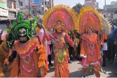 कला संगम की रंग यात्रा से गिरिडीह की सड़कें गुलजार, विभिन्न राज्यों के कलाकारों ने बिखेरी सांस्कृतिक छटा