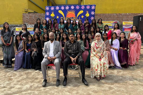 न्यू एंजेल्स होम स्कूल के क्लास 10 के छात्रों को दी गई भावभीनी विदाई