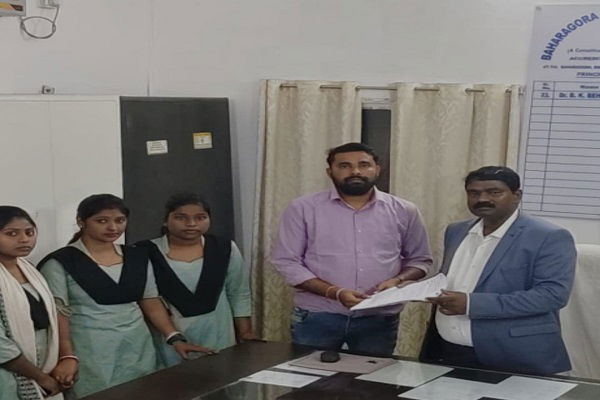 बहरागोड़ा कॉलेज के प्रिंसिपल डॉ. बी.के. बेहरा का ट्रांसफर, छात्रों में भारी आक्रोश