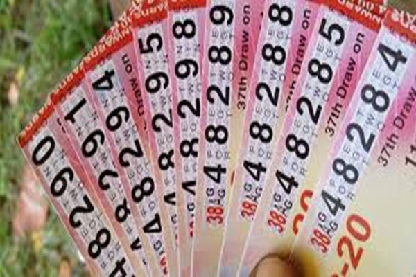 चाईबासा में बेरोकटोक चल रहा लॉटरी व नशे का कारोबार