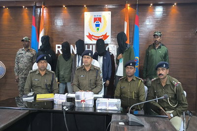 रांची पुलिस की बड़ी कार्रवाई: 5 अपराधी हथियार व ब्राउन शुगर के साथ गिरफ्तार