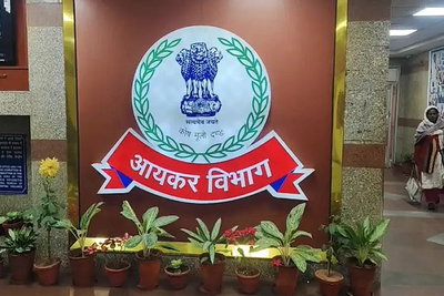 चावल व्यापारियों के ठिकानों पर तीसरे दिन भी छापेमारी, 4.50 करोड़ रुपए जब्त