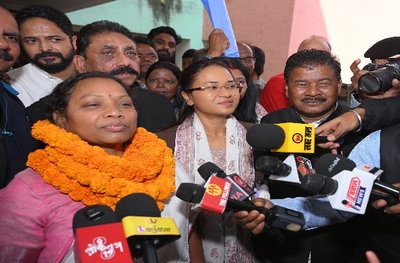 रांची निगम चुनाव :  रमा खलखो ने मेयर पद के लिए भरा नामांकन, कांग्रेस के कई नेता रहे मौजूद