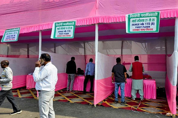 नगर निकाय चुनाव: धनबाद में बढ़ी चुनावी सरगर्मी, वार्ड पार्षद के 76 नामांकन पत्र बिके