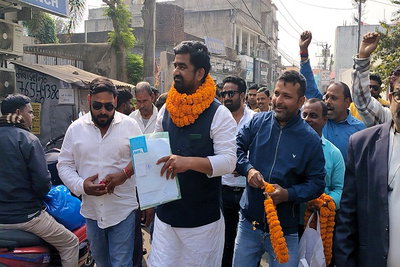 गिरिडीह: नगर निगम चुनाव, वार्ड नंबर-16 से सुमित कुमार ने दाखिल किया नामांकन