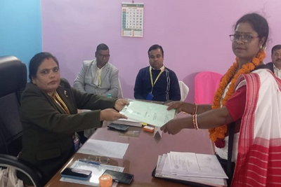 रामगढ़: नगर निकाय चुनाव, 2 महिला उम्मीदवारों ने अध्यक्ष पद के लिए दाखिल किया नामांकन