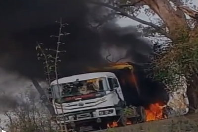रांची के सिल्ली में बॉक्साइट लदे ट्रक में लगी भीषण आग