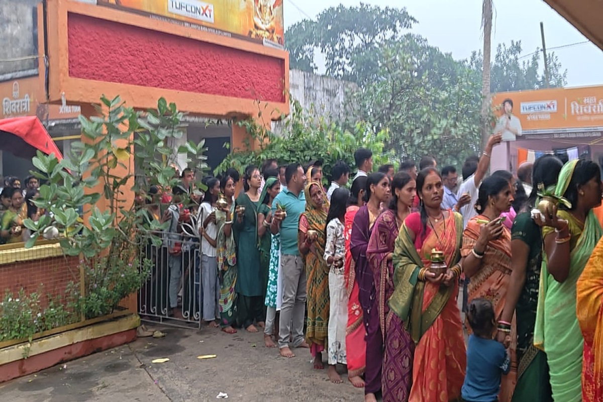 Giridih : सावन की पहली सोमवारी में शिवालयों में भक्तों की भीड़, दुखहरण नाथ मंदिर `बोल बम` के जयघोष से गूंजा