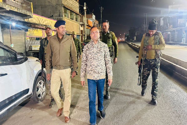 गिरिडीह : शब-ए-बारात पर SP ने भ्रमण कर सुरक्षा व्यवस्था का लिया जायजा