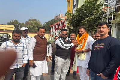 देवघर: आजसू जिलाध्यक्ष ने वार्ड-18 के निर्दलीय प्रत्याशी को दिया समर्थन, बदले समीकरण