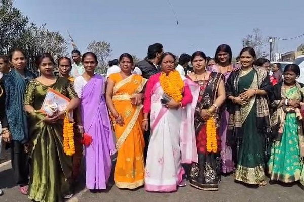 धनबाद नगर निकाय चुनाव: नामांकन के अंतिम दिन कई वार्ड प्रत्याशियों ने भरा पर्चा