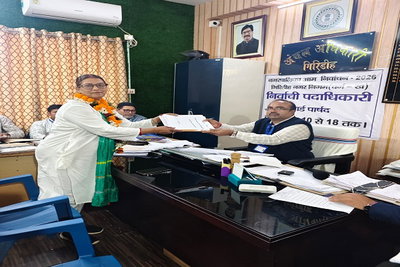 गिरिडीह नगर निगम चुनाव: वार्ड नंबर 14 से अरुणा नाथ मंडल ने किया नामांकन