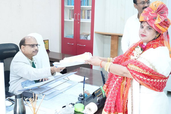 मेदिनीनगर: मेयर पद के लिए कुल 13 उम्मीदवारों ने दाखिल किया नामांकन