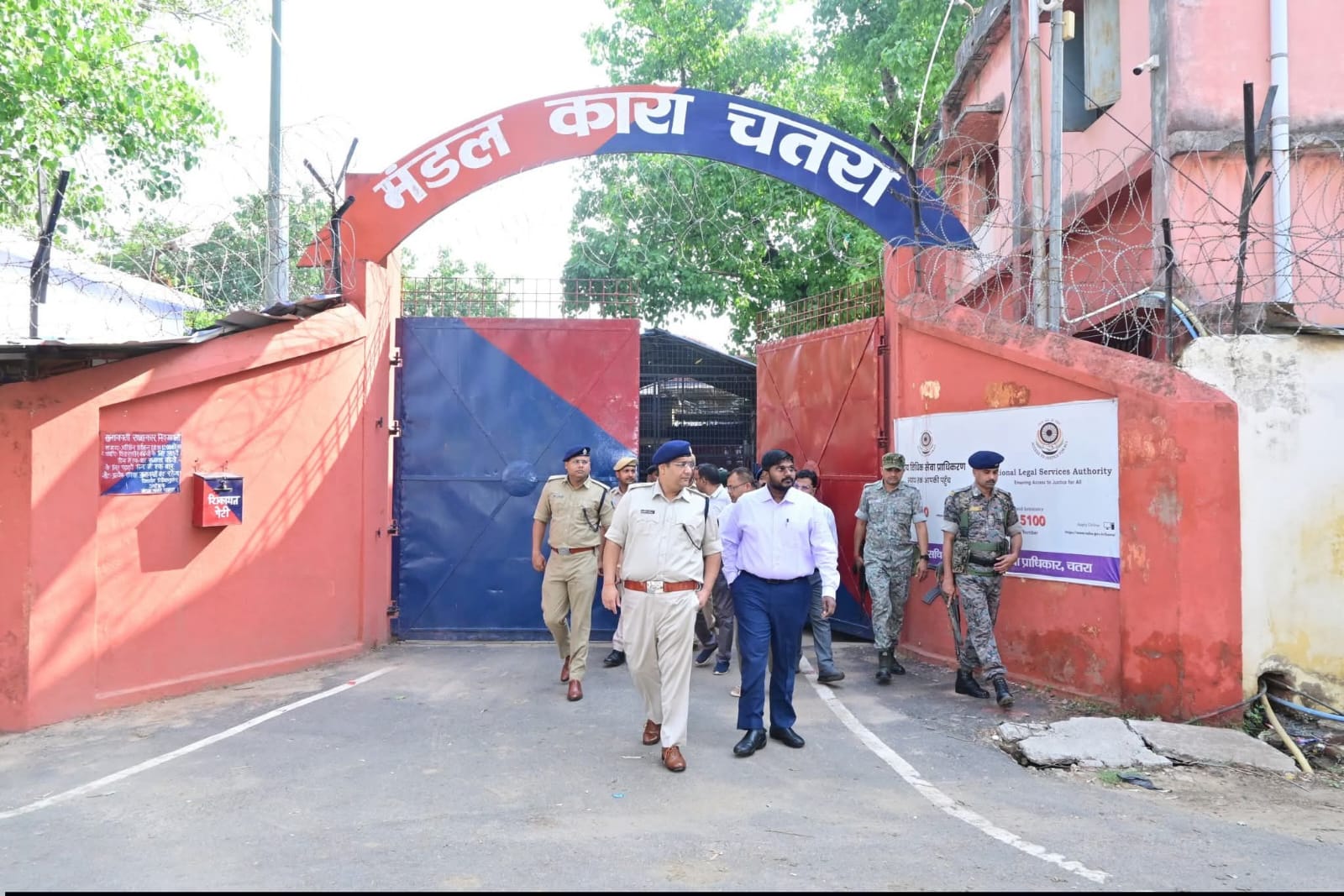 चतरा जेल में DC-SP का औचक निरीक्षण, सुरक्षा व्यवस्था का लिया जायजा