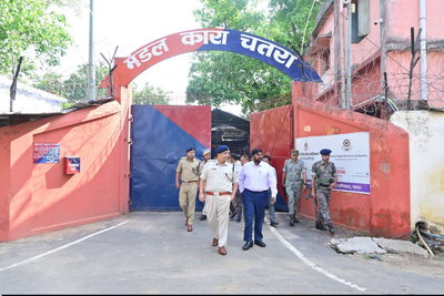 चतरा जेल में DC-SP का औचक निरीक्षण, सुरक्षा व्यवस्था का लिया जायजा