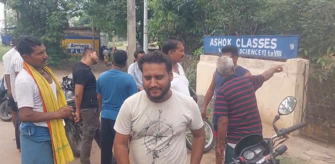 Dhanbad News :  भूली में रिटायर्ड शिक्षक के बंद घर से कैश, गहने व कार भी ले उड़े चोर