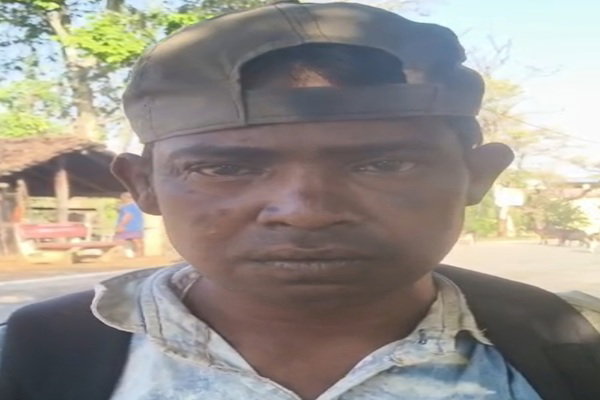 Latehar News :  खाते में फर्जी मोबाइल नंबर जोड़कर अवैध निकासी, पीड़ित ने जांच की मांग की