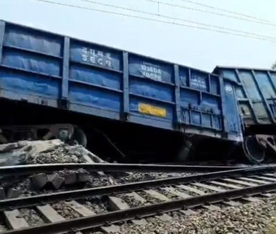 Palamu News : राजहरा स्टेशन पर मालगाड़ी की बोगियां बेपटरी,परिचालन बाधित