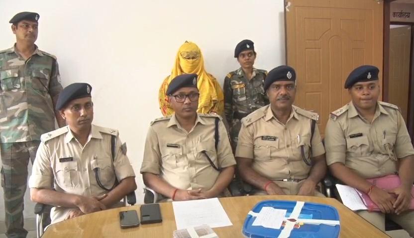 Dhanbad News :  लव ट्राई एंगल बना मौत का कारण, दिलशाद हत्याकांड में प्रेमिका गिरफ्तार