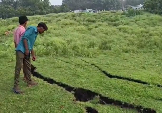 Dhanbad News :  टंडावाड़ी में फिर भू-धंसान, दहशत में ग्रामीण, सुरक्षित पुनर्वास की मांग तेज