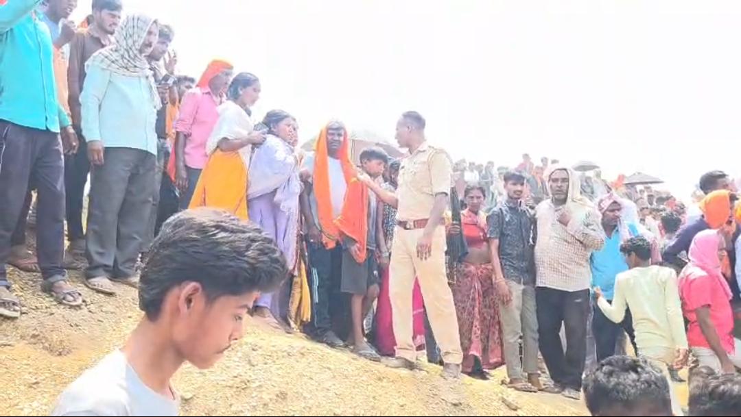 Palamu News : सोहया माइंस के गड्ढे में डूबे युवक का शव 25 घंटे बाद बरामद