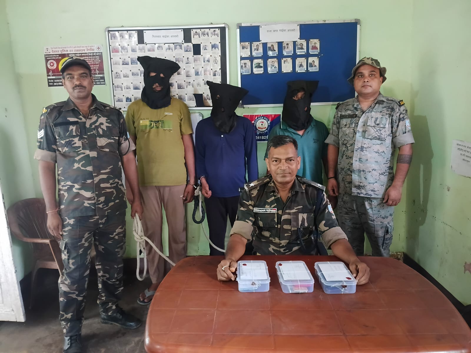 Deoghar News :  सरकारी योजनाओं का लाभ दिलाने के नाम पर ठगी करने वाले तीन अरेस्ट