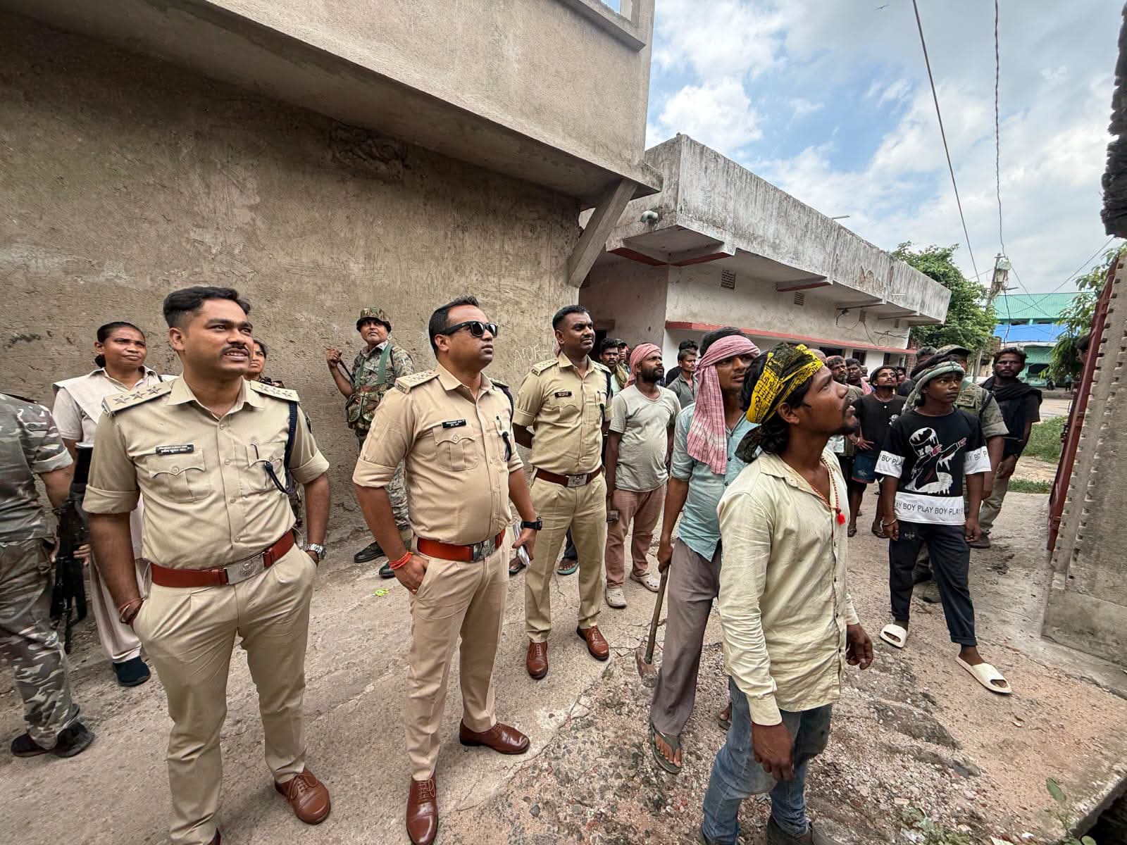 Dhanbad News : गैंगस्टर प्रिंस खान पर पुलिस का एक्शन, वासेपुर स्थित घर पर चला बुलडोजर