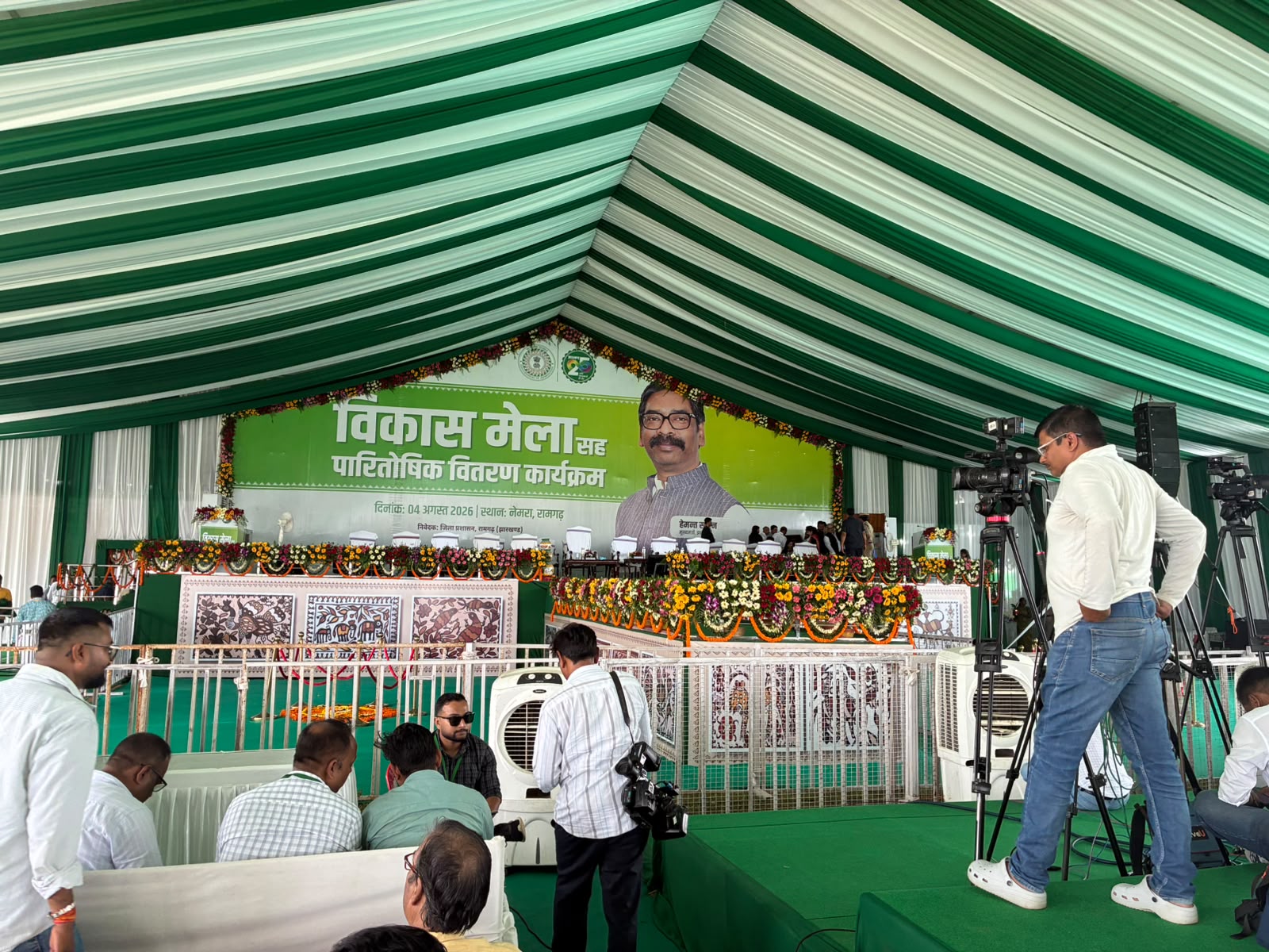 झारखंड के जननायक को श्रद्धांजलि देने के लिए नेमरा में उमड़ रहा जनसैलाब