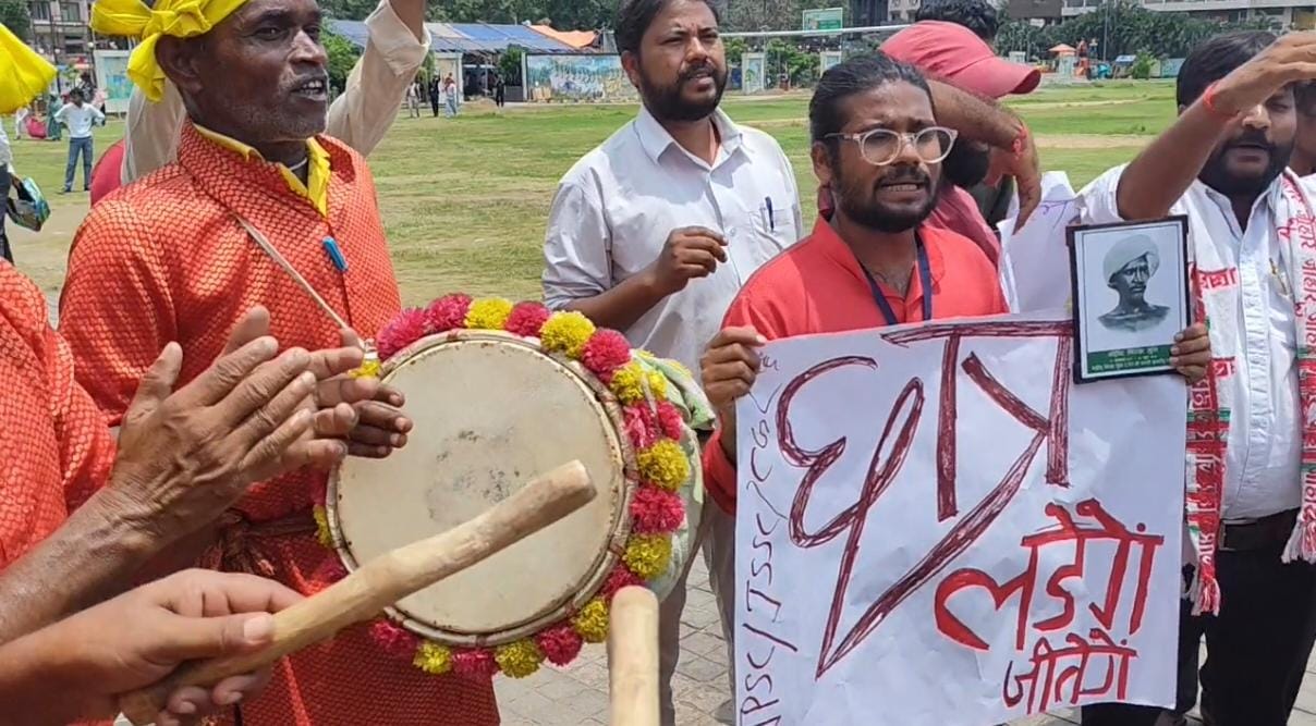 गांव छोड़ब नहीं, जंगल छोड़ब नहीं के नारों से गूंजा रांची, रोजगार व अधिकारों की मांग को लेकर छात्रों का आंदोलन जारी