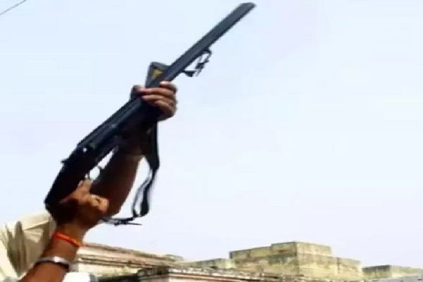 देवघर: हर्ष फायरिंग में युवक घायल, वैवाहिक कार्यक्रम मातम में बदला