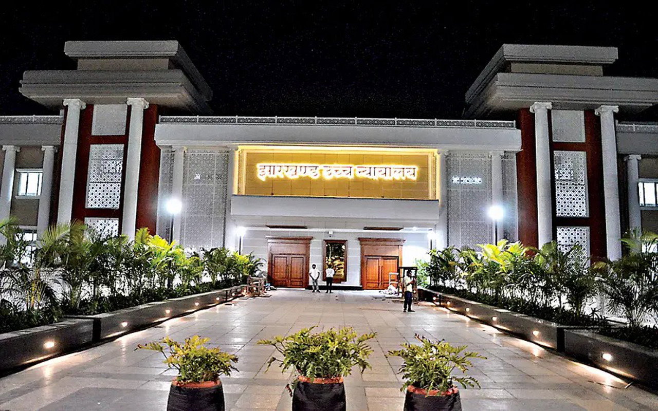 Court News :  लॉकडाउन में पेड़ कटाई मामले में HC ने सरकार से मांगी स्टेटस रिपोर्ट