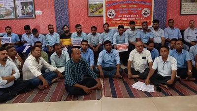 Dhanbad News :  मिडनाइट कॉलिंग आदेश के खिलाफ AILRSA का हल्ला बोल