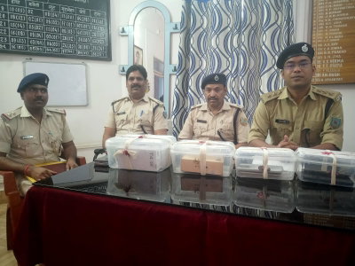 Jamtara News :  मोबाइल चोरी कांड में नाबालिग गिरफ्तार, चोरी के 8  मोबाइल भी बरामद