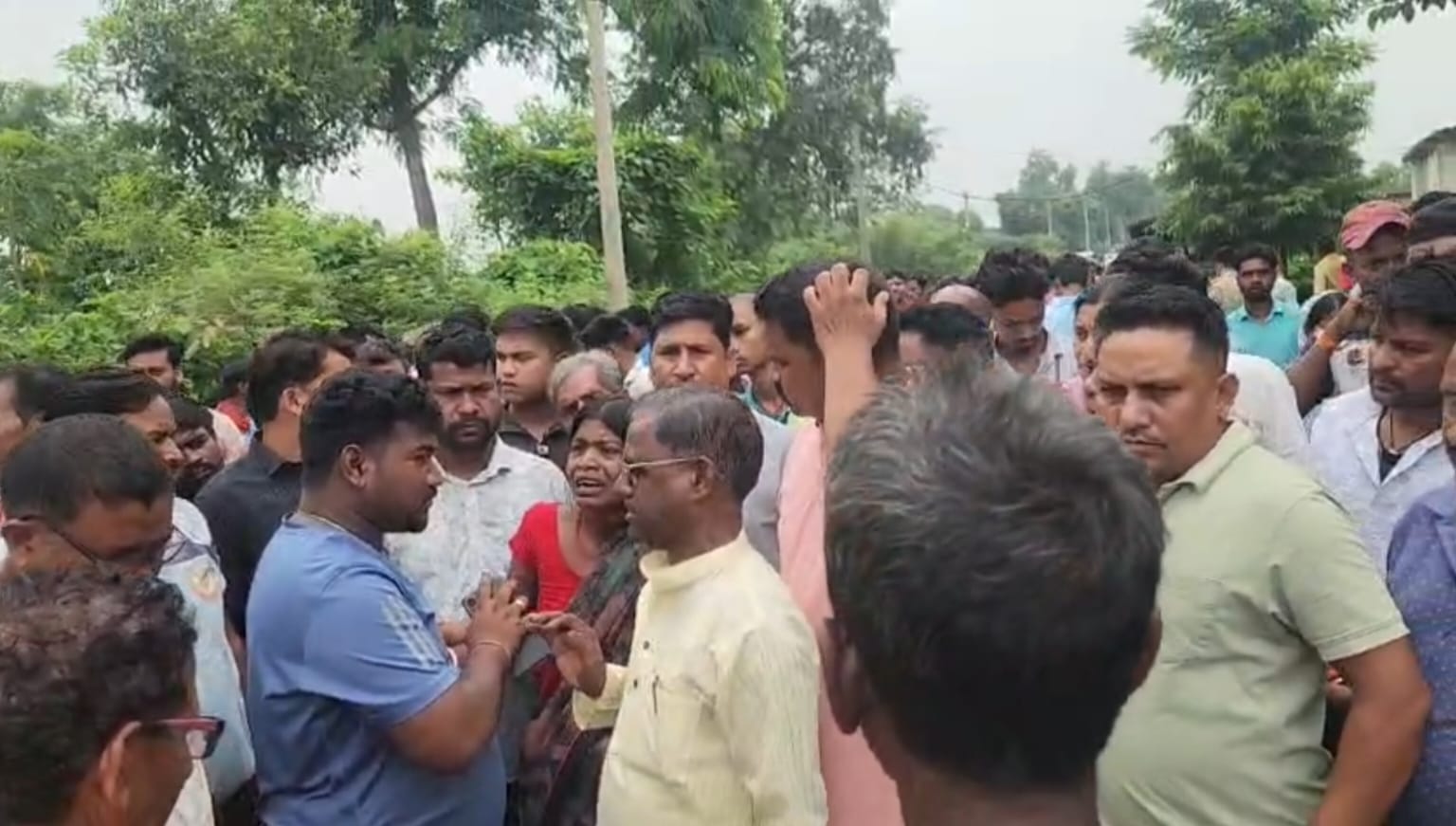 Bokaro News :  नावाडीह में वृद्ध दंपती की कुल्हाड़ी से काटकर हत्या, बहू की हालत गंभीर