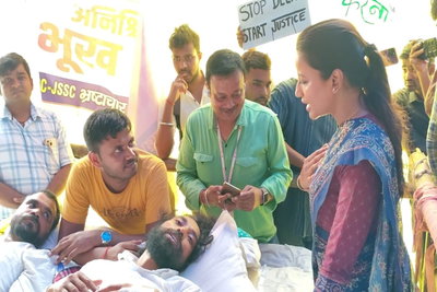 जयपाल सिंह मुंडा स्टेडियम पहुंचीं अंबा प्रसाद, देवेंद्र-महेंद्र से मिलीं,  छात्रों के अनशन को दिया समर्थन