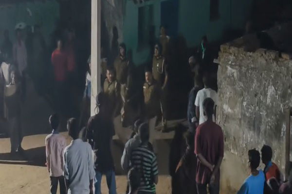 कोल ब्लॉक सर्वे विवाद में जवान का हथियार छूटने के बाद गांव में पुलिस का हंगामा