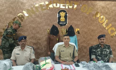 Latehar News : JJMP के दो उग्रवादी गिरफ्तार, AK-47 व SLR रायफल बरामद