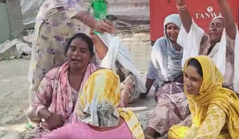 Punjab News :   अंतिम संस्कार से लौट रही पिकअप वैन की ट्रक से टक्कर, 9 की मौत, अन्य घायल