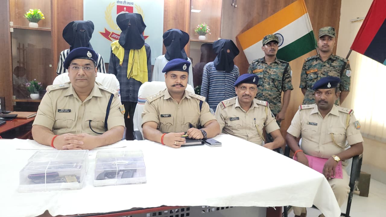 Chatra News :  लूट की बड़ी साजिश विफल, हथियारों के साथ अंतरराज्यीय गिरोह के चार शातिर गिरफ्तार