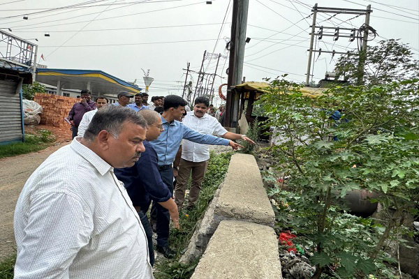 मॉनसून से पहले रांची नगर निगम का निरीक्षण, सड़क पर गंदा पानी बहाने वालों पर लगेगा जुर्माना