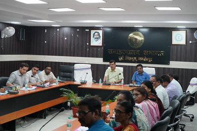 Jamshedpur News: शिक्षा व्यवस्था में सुधार को लेकर डीसी ने की समीक्षा, दिव्यांग बच्चों के एडमिशन पर जोर
