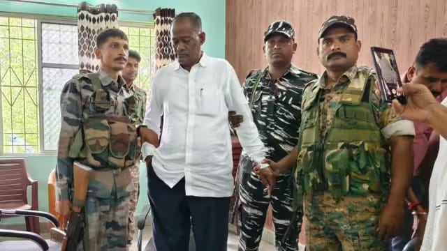 Latehar News :  ACB ने पंचायत सचिव को 10 हजार रिश्वत लेते रंगे हाथ किया गिरफ्तार