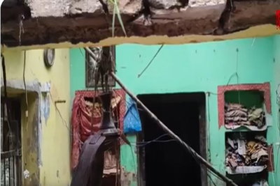 UP :  भारी बारिश के बीच 100 साल पुराना मकान ढहा, एक ही परिवार के 6 लोगों की मौत