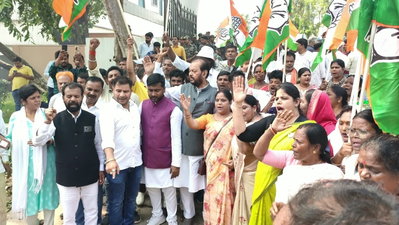 Ranchi :  डीसी ऑफिस के बाहर कांग्रेस का प्रदर्शन, ‘वोट चोरी’ व मतदाता सूची से नाम हटाने का विरोध