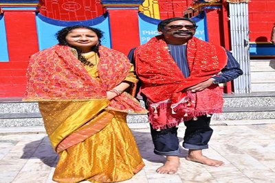 शादी की 20वीं सालगिरह पर रजरप्पा मंदिर पहुंचे CM हेमंत व कल्पना सोरेन, पूजा-अर्चना की