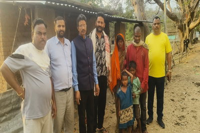 लातेहार :  RPS सेवा संस्‍थान ने दृष्टिहीन दिलबहार सिंह के दो बच्‍चों को दिया आसरा