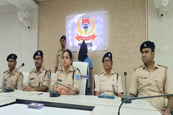 पलामू :   1300 रुपये के विवाद में हुई थी दो लोगों की हत्या, आरोपी गिरफ्तार